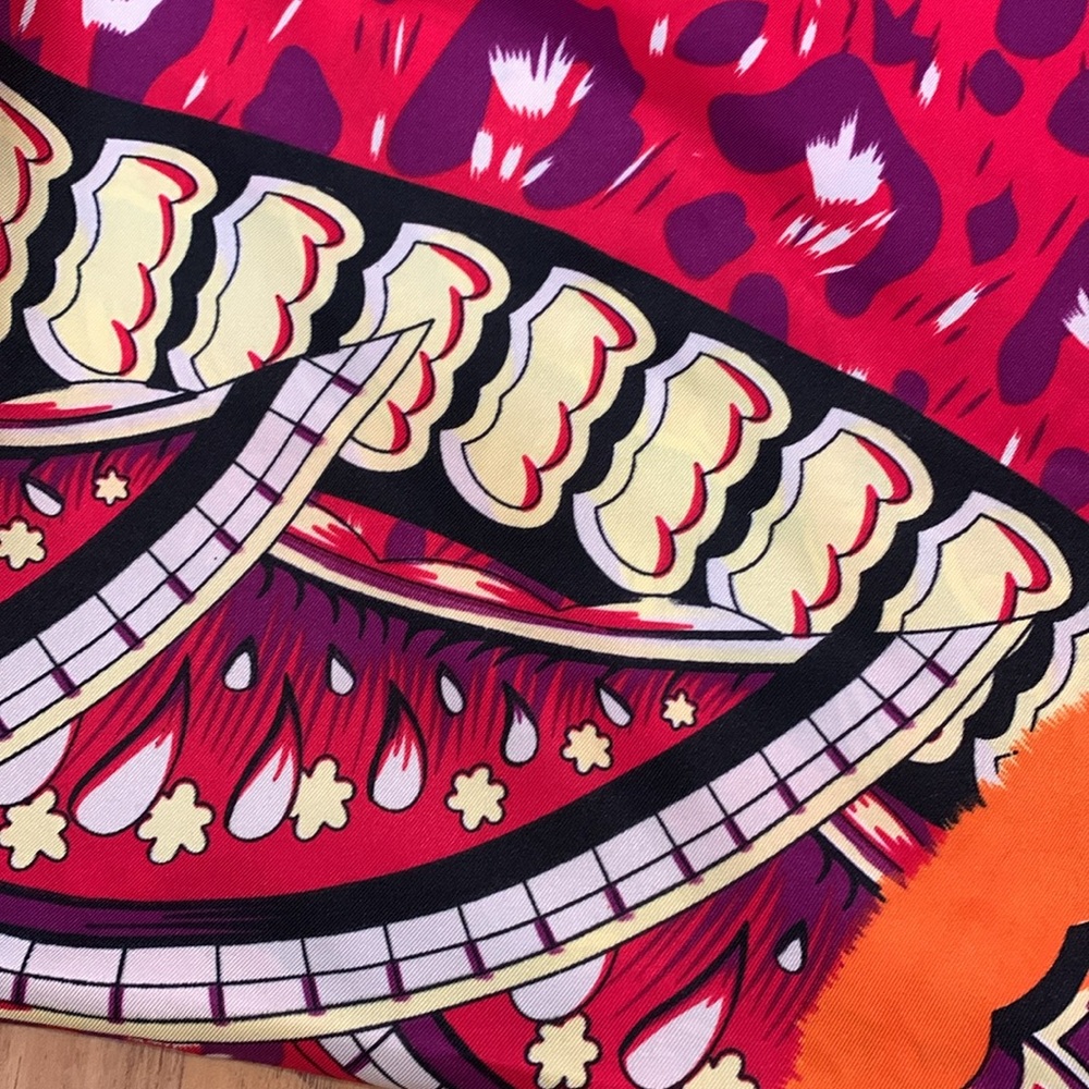 Enormous Vintage Hermes look silk leopard print and hat design scarf 52 x 51” - Picture 6 of 7